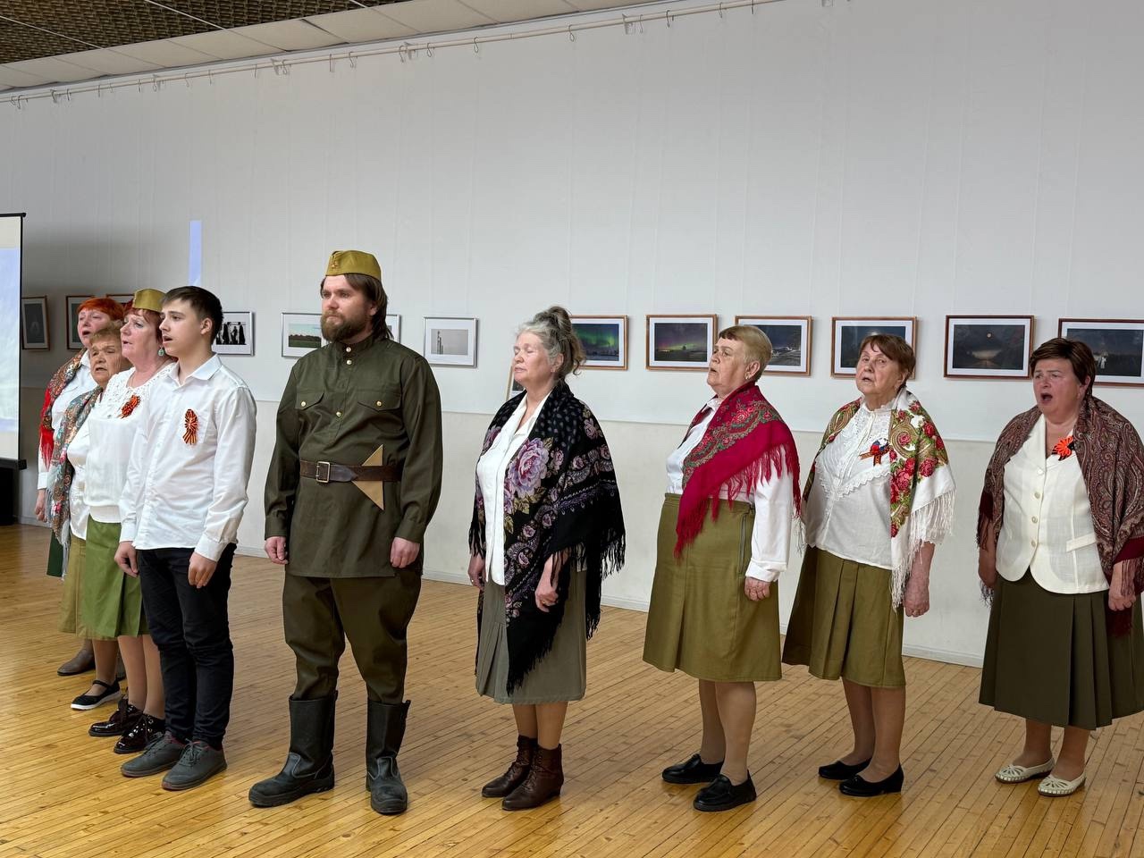Уважаемые ветераны, с Днем Победы!