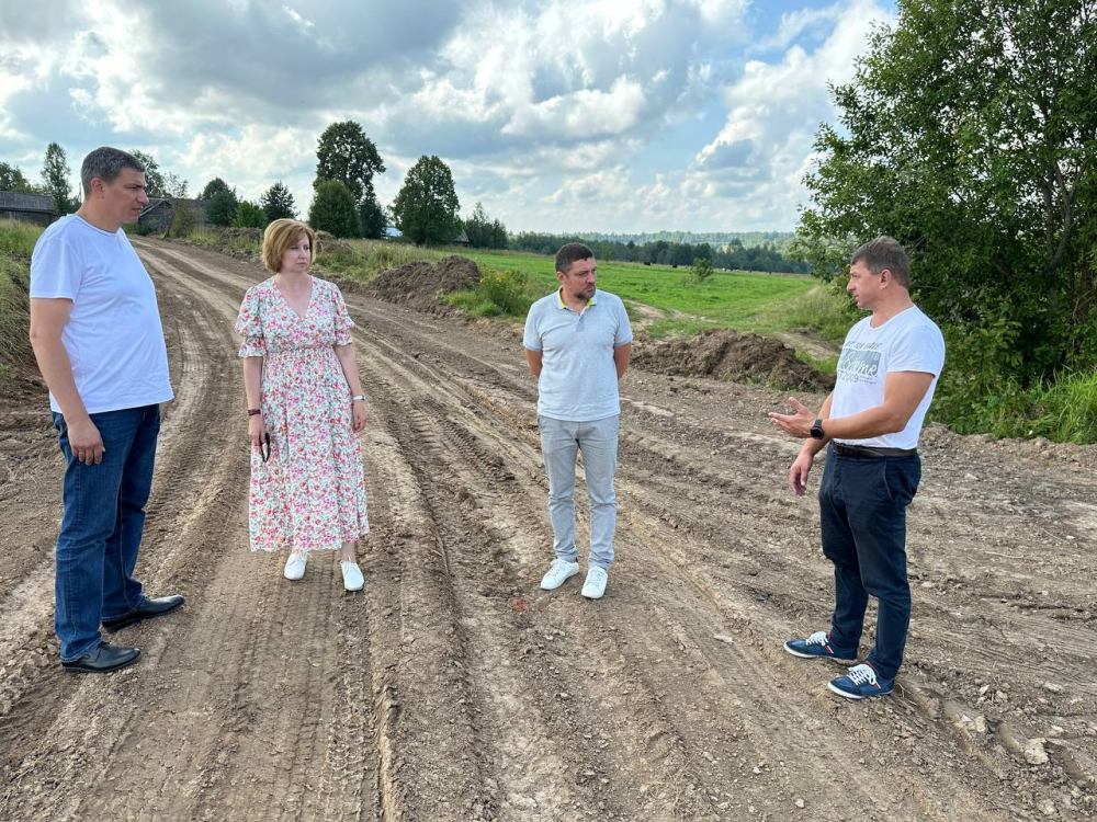 Идет ремонт дороги в Левобережье