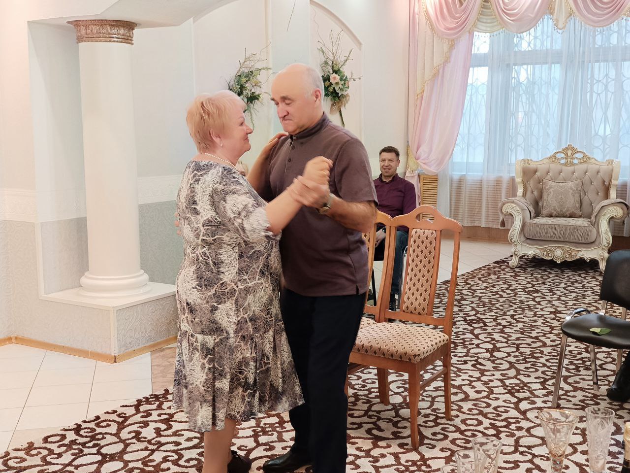 С золотой свадьбой, уважаемые супруги Сабирзяновы!