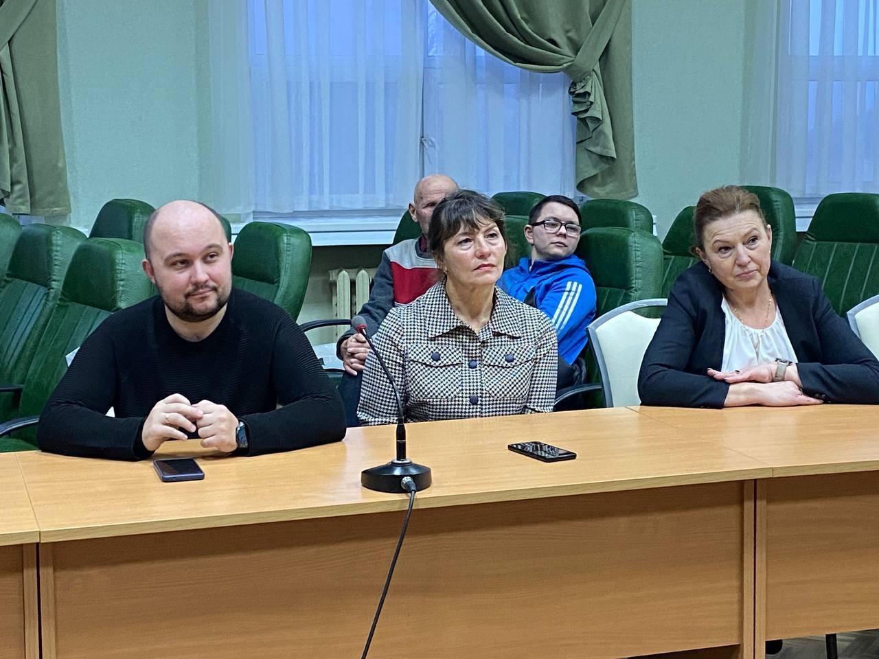 Как увековечить память земляков решали жители округа в администрации