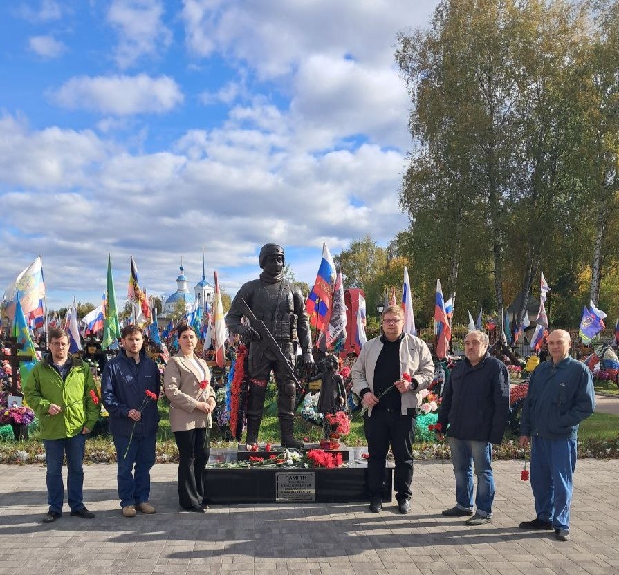 Фото 1 Посещение памятника СВО.jpeg